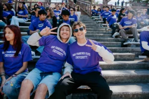 SFSU students wearing purple SFSU tshirts