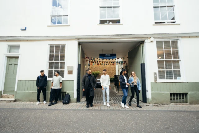 Oxford Centre Students on campus